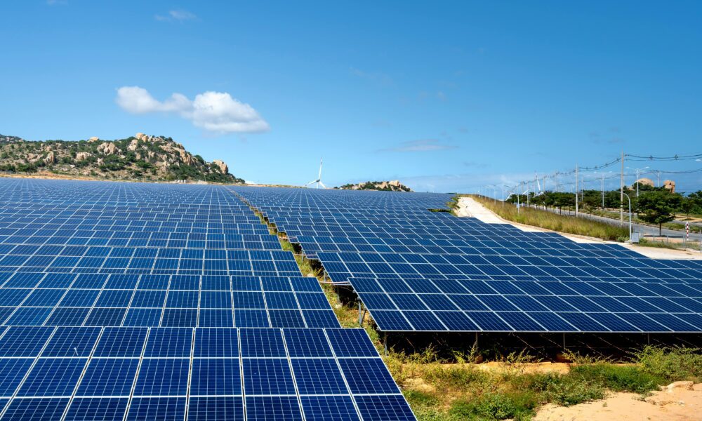 Los avances en energía solar están revolucionando la sostenibilidad en 2025.