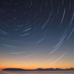 La paradoja de los gemelos muestra cómo el tiempo transcurre de manera diferente en la relatividad.