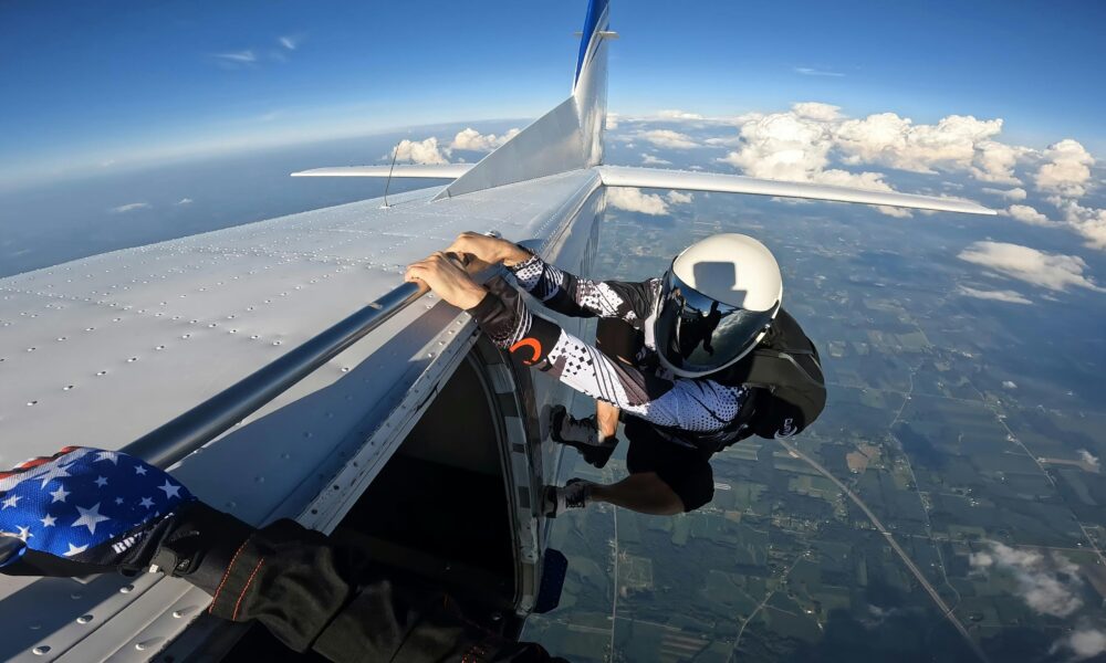 El salto BASE es considerado uno de los deportes más peligrosos del mundo.