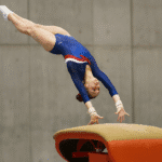 Gimnasta ejecutando salto Yurchenko