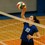 colocador realizando finta en voleibol